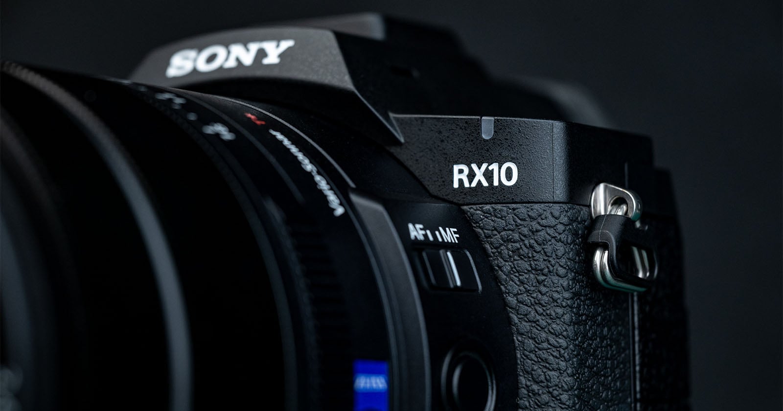 Sony RX10 V|9 年空窗後「天涯機王」復活,2,299 美元一台頂無反萬元組合